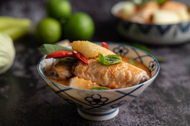 Kış kavunlu körili tavuk, mantarlı, sarımsaklı, acılı ve fesleğenli..