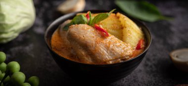 Kış kavunlu körili tavuk, mantarlı, sarımsaklı, acılı ve fesleğenli..