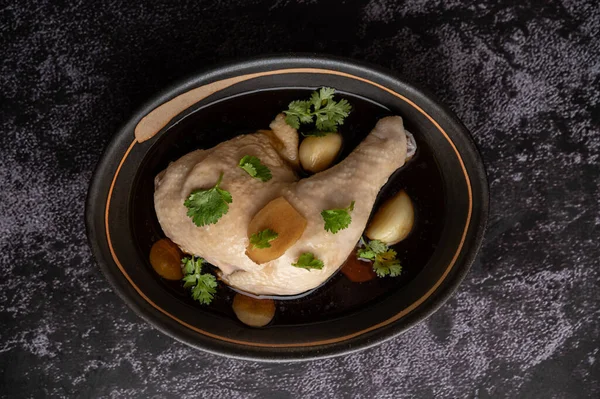 Baquetas Frango Cozido Galangal Alho Limão Foco Seletivo — Fotografia de Stock