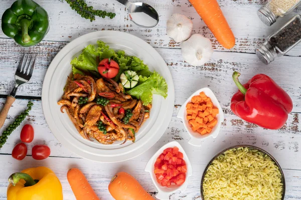 Calmar Frit Avec Pâte Curry Dans Une Assiette Blanche Avec — Photo