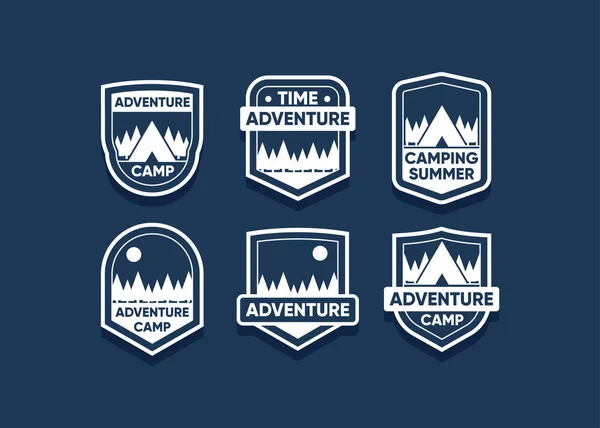 Définissez Logo Les Badges Montagne Logo Polyvalent Pour Votre Entreprise — Image vectorielle