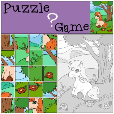 Ağaç ve gülümsüyor küçük sevimli midilli oturur.