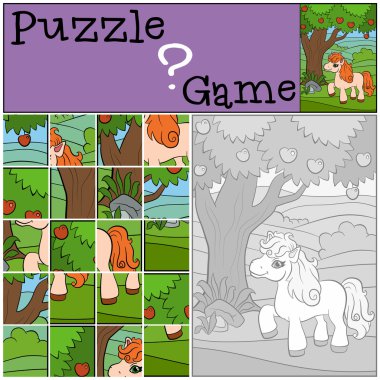 Küçük sevimli midilli elma ağacının yanında duruyor.