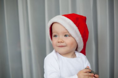 Kırmızı santa şapka portre, küçük kız