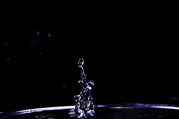 Salpicaduras de agua aisladas en negro —  Fotos de Stock