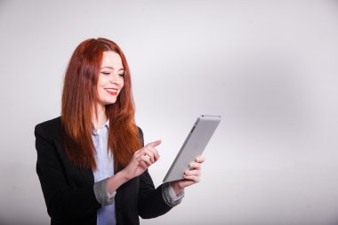 Kırmızı işkadını beyaz bitti izole tablet gösterilen