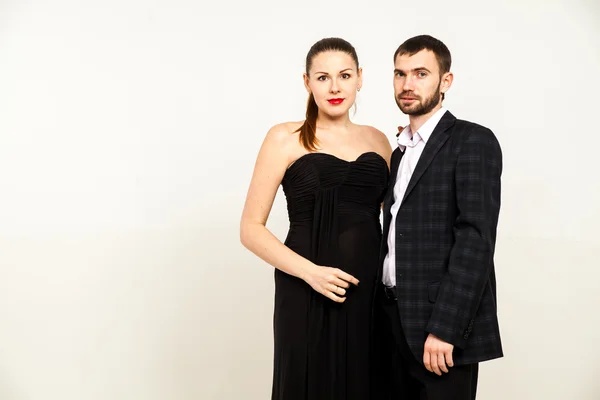 Jovem mulher grávida alegre feliz com marido juntos — Fotografia de Stock