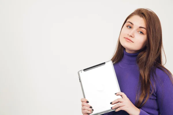Adolescente com tablet pc, fundo branco — Fotografia de Stock