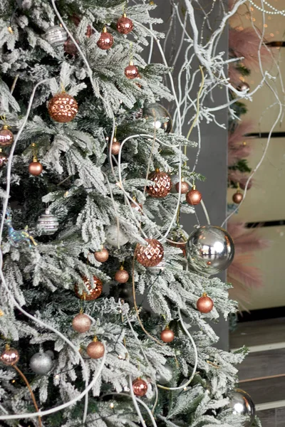 Árvore Natal Close Férias Brinquedos Bom Humor — Fotografia de Stock