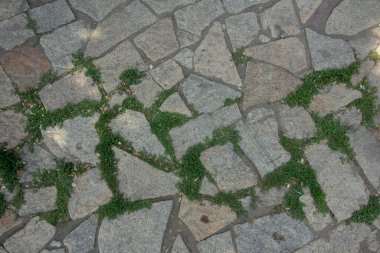 Kaldırımda taş döşeme taşları Taştan yapılmış eski bir yol.