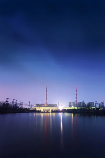 Elektrownia ciepła w nocy — Zdjęcie stockowe