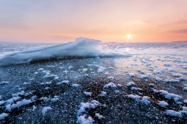 明るい冬の朝の風景 柔らかい取り外し可能な温暖化太陽光線熱 — ストック写真