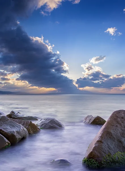 Stein im Wasser — Stockfoto