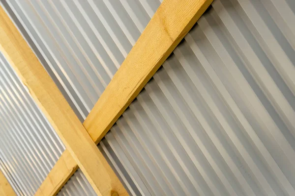 Widok Mocowania Profilu Metalowego Drewnianego Tła Konstrukcji Belki — Zdjęcie stockowe