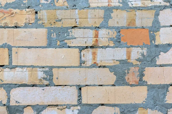 Çimento Harcı Sürülmüş Tuğla Duvarın Dikkatsizce Döşenmiş Halinin Arka Planı — Stok fotoğraf