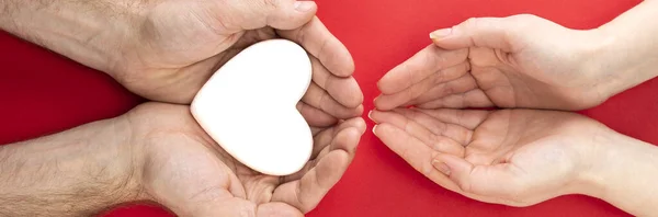 Чоловічі Жіночі Руки Білим Серцем Охорона Здоров Любов Сімейне Страхування — стокове фото