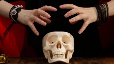 Büyü ve büyücülük. Okült ve Esoterikizm. Mistik ritüel.