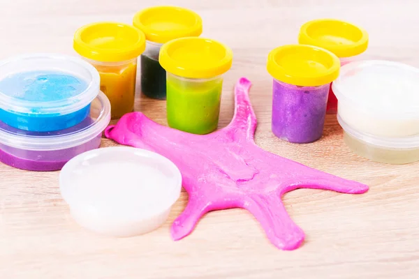 Muitos Slimes Multi Coloridos Frascos Mesa Jogar Lodo Brinquedo — Fotografia de Stock
