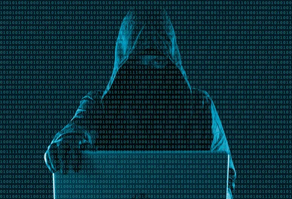 사이버 범죄자들은 노트북 시스템을 해킹하고 정면에 디지털 코드를 해킹합니다 — 스톡 사진