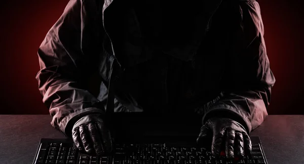 Cybercriminal Χάκερ Χέρια Γάντια Στο Πληκτρολόγιο Laptop — Φωτογραφία Αρχείου