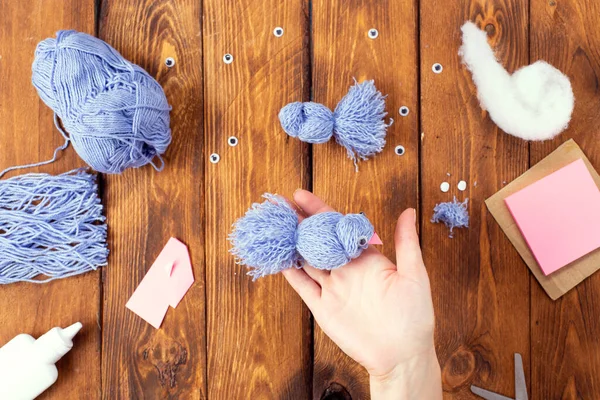 How Make Cute Thread Bird Decoration Children Art Project Diy — Stock Photo, Image