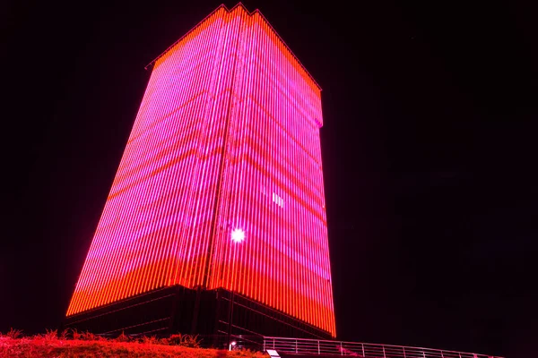 Наружный Медиафасад Цифровой Табло Внешнее Освещение Фасада Высоком Офисном Здании — стоковое фото