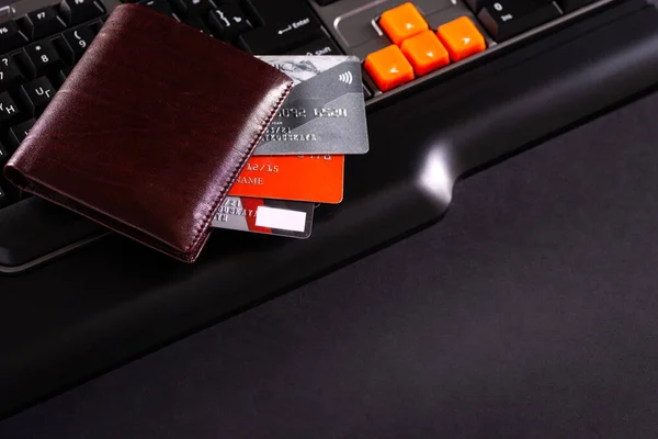 Konceptuella Visa Line Shopping Med Kreditkort Plånbok Och Laptop — Stockfoto