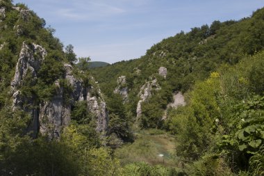 Plitvice Gölleri Milli Parkı, Hırvatistan güzel şelaleler görünümünü yaz