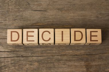 Ahşap küpleri kelime karar