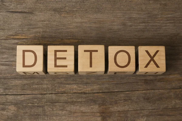 Word Detoks ahşap küpleri