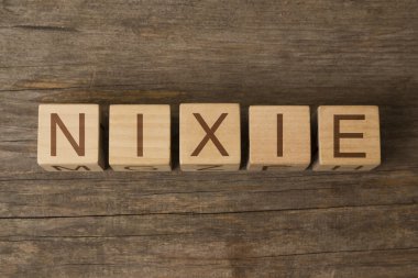 Nixie kelime ahşap küpleri