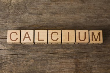 Ahşap küpleri yazılı kalsiyum kelime