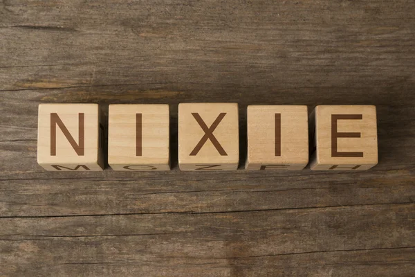 Nixie kelime ahşap küpleri