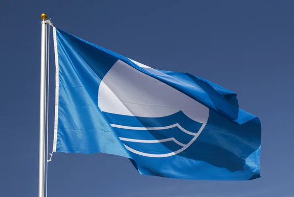 Bandiera Blu - simbolo di spiagge ecologiche — Foto Stock