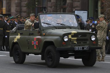 Kiev, Ukrayna - 24 Ağustos 2016: Ukrayna Bağımsızlık Günü'ne adanmış Kiev'de askeri geçit töreni. Ukrayna Bağımsızlık 25 yıldönümünü kutluyor