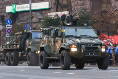 Kiev, Ukrayna - 24 Ağustos 2016: Ukrayna Bağımsızlık Günü'ne adanmış Kiev'de askeri geçit töreni. Ukrayna Bağımsızlık 25 yıldönümünü kutluyor