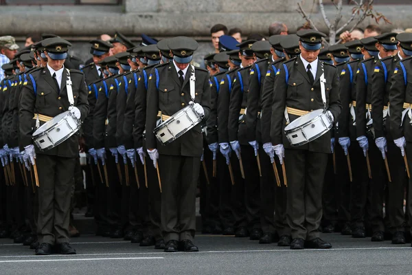 KYIV, UCRANIA - 24 de agosto de 2016: Desfile militar en Kiev, dedicado al Día de la Independencia de Ucrania. Ucrania celebra el 25 aniversario de la Independencia — Foto de Stock