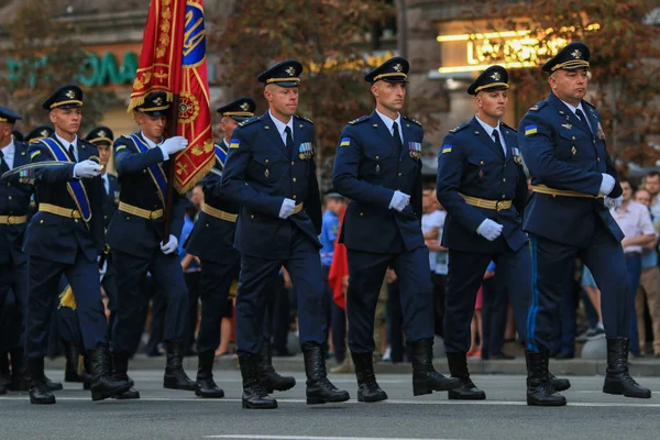 Kiev, Ukraina-24 augusti 2016: militärparad i Kiev, tillägnad självständighetsdagen i Ukraina. Ukraina firar 25-årsdagen av självständigheten — Stockfoto