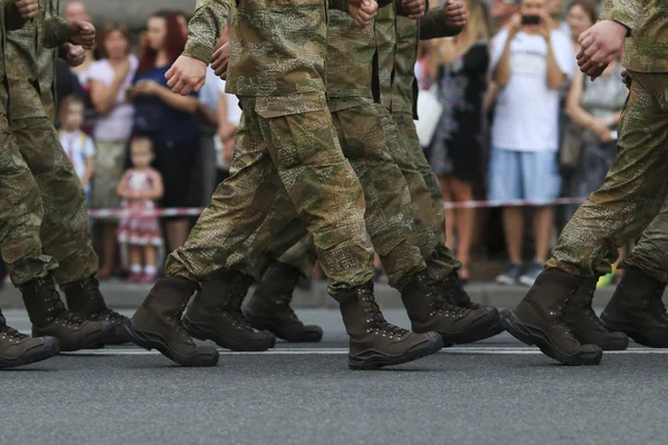 Militares en desfile — Foto de Stock