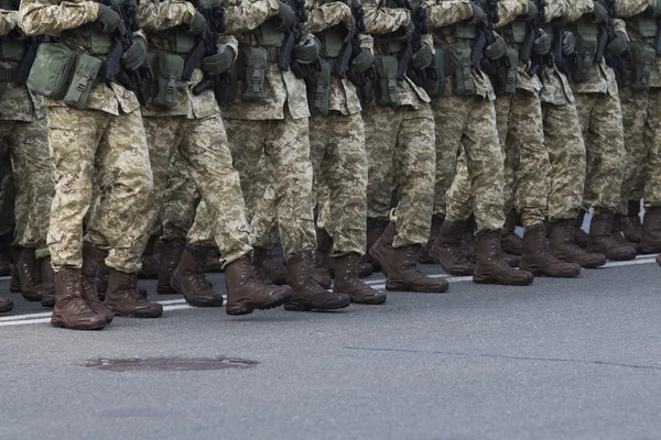Militares em desfile — Fotografia de Stock