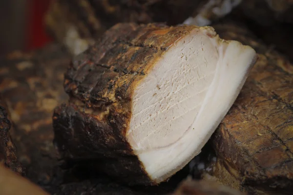 Carne ahumada en el mercado —  Fotos de Stock