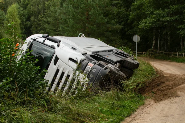 Camion Sdraiato Sul Fianco Incidente Auto — Foto Stock