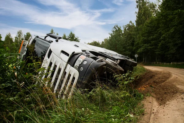 Camion Sdraiato Sul Fianco Incidente Auto — Foto Stock