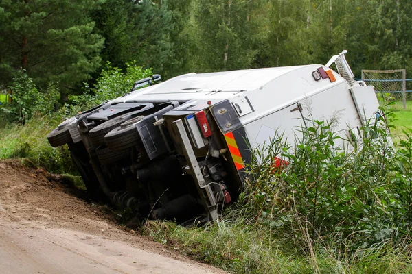 Camion Sdraiato Sul Fianco Incidente Auto — Foto Stock