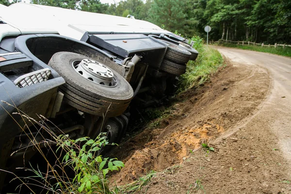 Camión Está Tirado Lado Accidente Coche — Foto de Stock