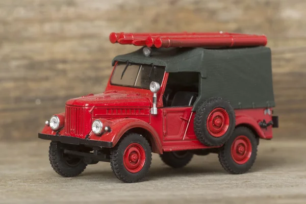Scale metal model of a retro fire engine — Stock Photo, Image