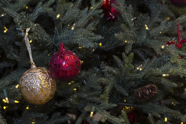 Decoraciones del árbol de Navidad . —  Fotos de Stock