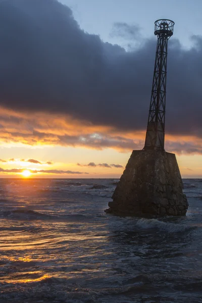 Vieux phare abandonné au coucher du soleil — Photo