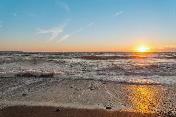 Oceano litoral ao pôr do sol — Fotografia de Stock