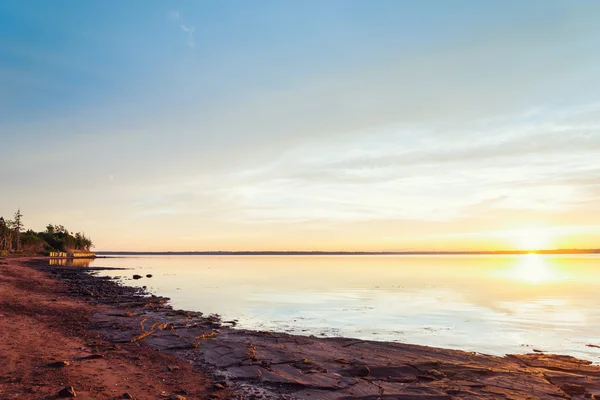 Coucher de soleil sur la côte de l'île Panmure — Photo